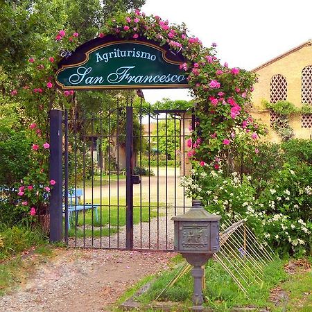 Agriturismo Borgo San Francesco บาซิลิโอ ภายนอก รูปภาพ